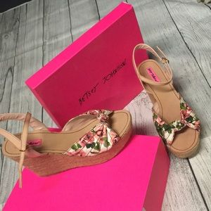 Betsy Johnson espadrilles NEW